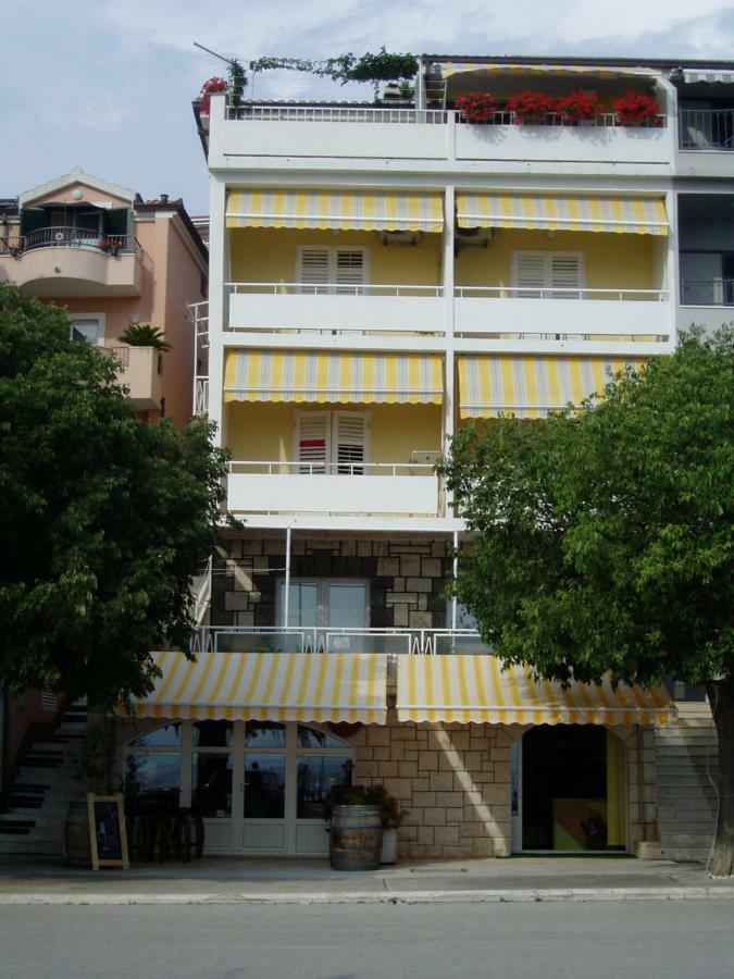 Apartments And Rooms Niksa Podgora Exterior photo